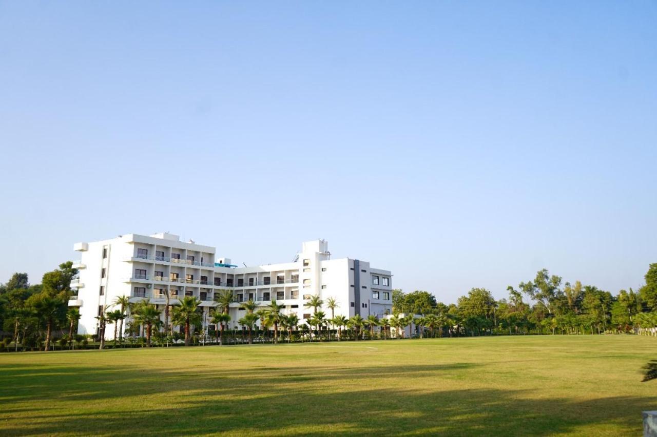 Pride Resort & Convention Center Ranakpur Near Ranakpur Dam Sādri 外观 照片